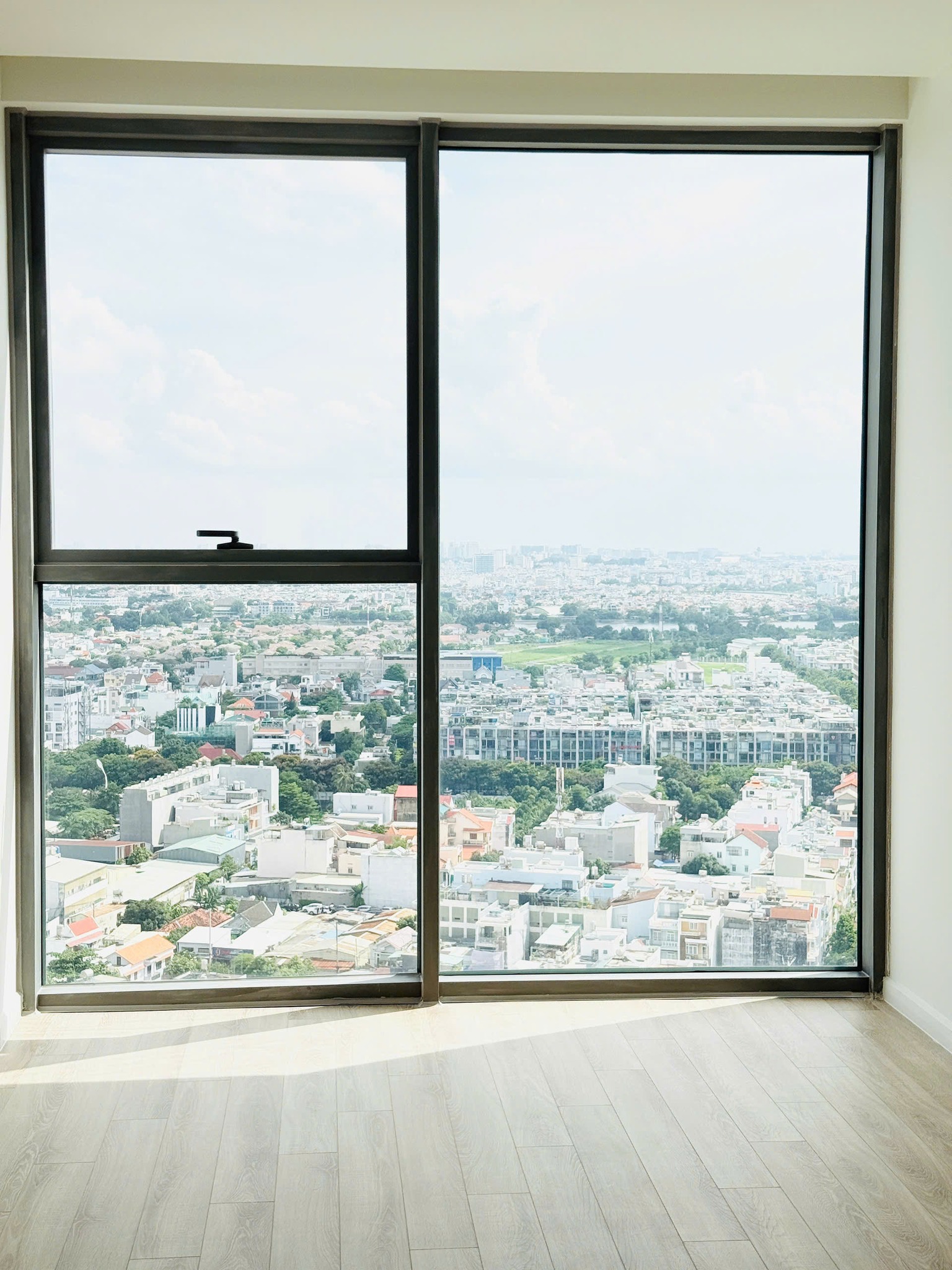 Cho thuê nhà trống Urban Green 2 phòng ngủ 2 WC view LM81 rất đẹp - Ảnh 3
