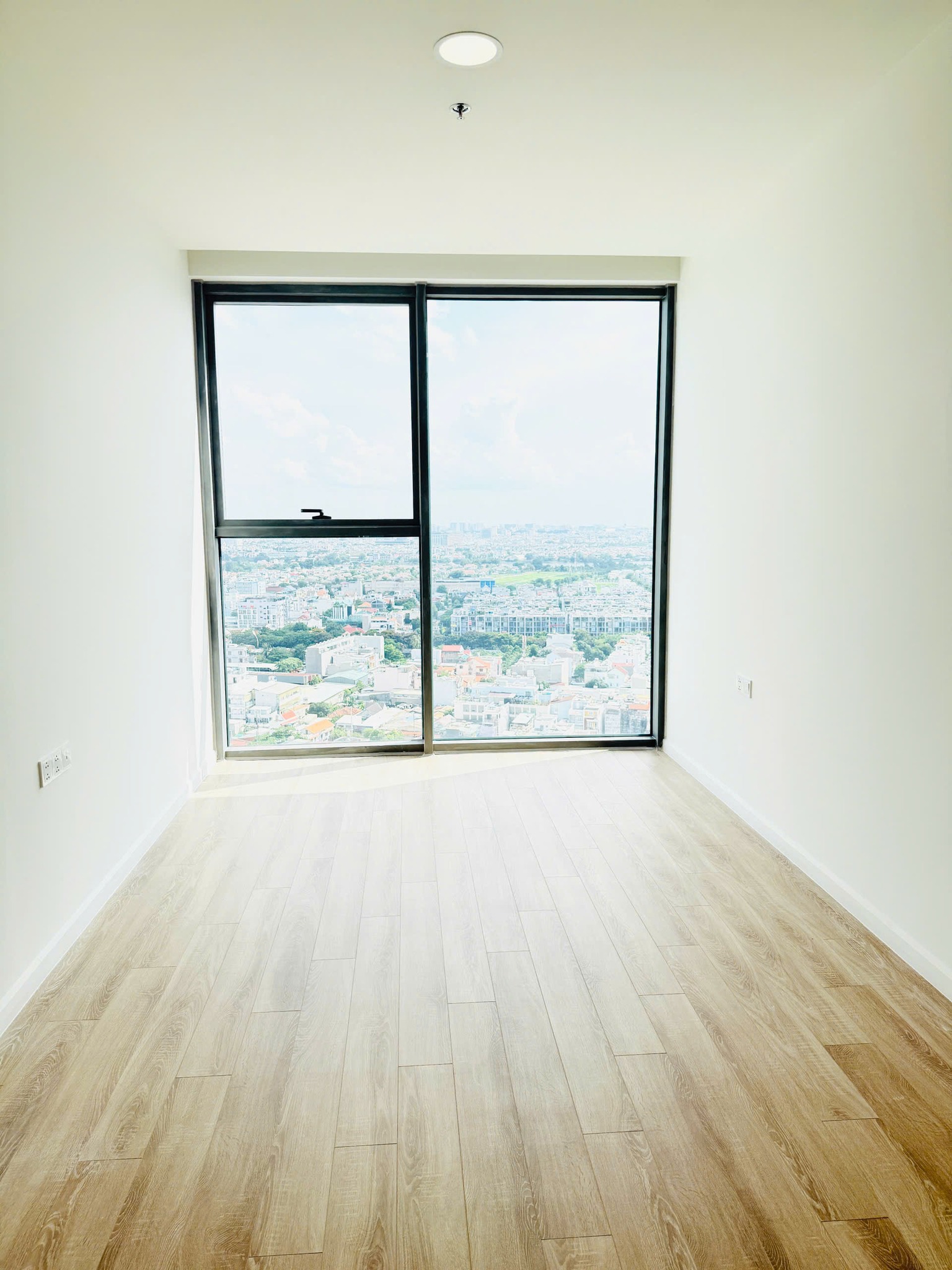Cho thuê nhà trống Urban Green 2 phòng ngủ 2 WC view LM81 rất đẹp - Ảnh 5
