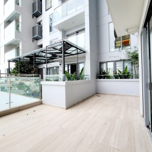 Cho thuê căn hộ 1 phòng ngủ Urban Green, có sân vườn, nội thất cơ bản