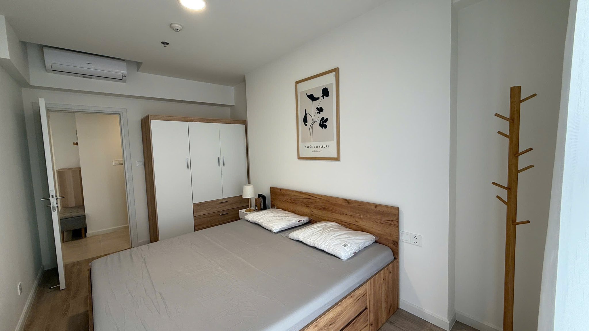 Cho thuê căn hộ 2 phòng ngủ Urban Green tầng trung thoáng mát - Ảnh 4