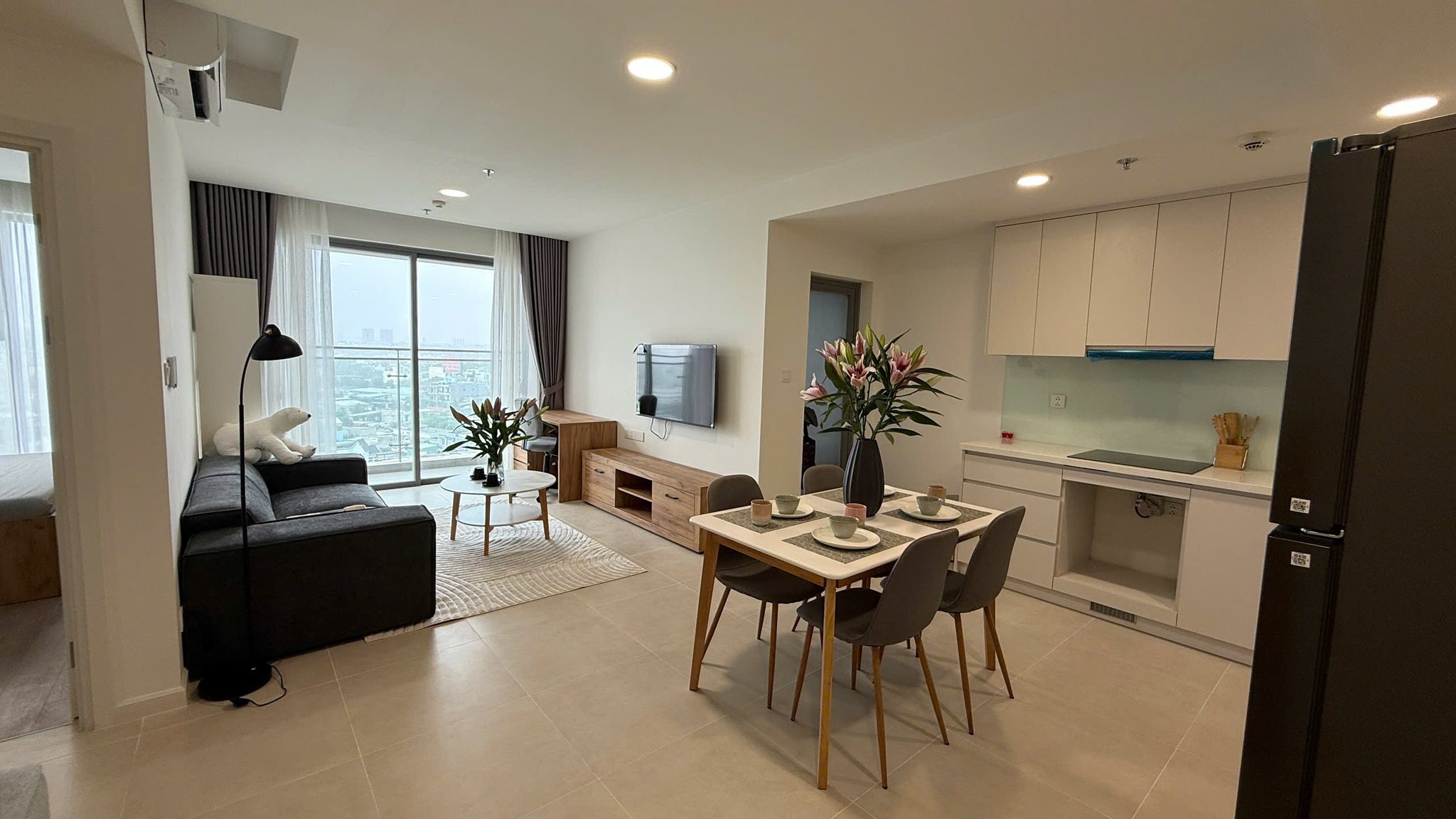 Cho thuê căn hộ 2 phòng ngủ Urban Green tầng trung thoáng mát
