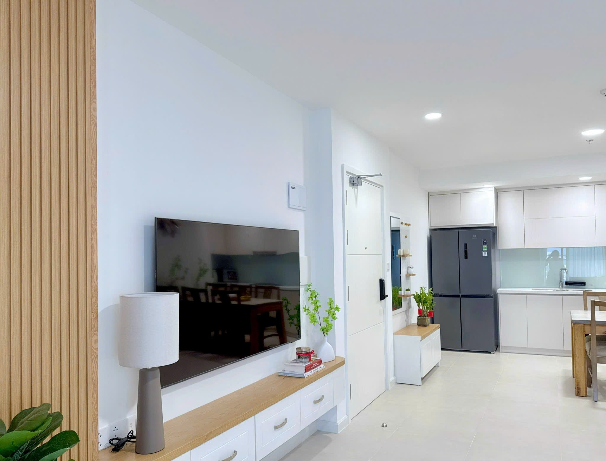 Cho thuê chung cư Urban Green 2 phòng ngủ nội thất trẻ trung - Ảnh 4