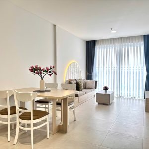 Cho thuê chung cư Urban Green 2 phòng ngủ full nội thất thoáng mát tầng trung